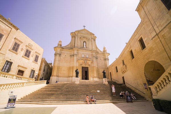 dubai to malta tour package